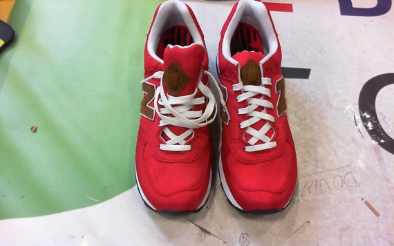 красные кроссовки new balance