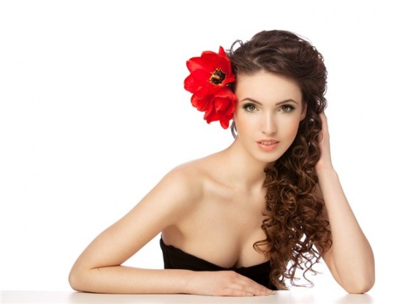 цветы в волосах