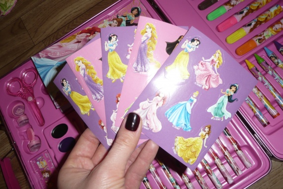 Красота для моей принцессы Disney Princess Tin Art Case Set США