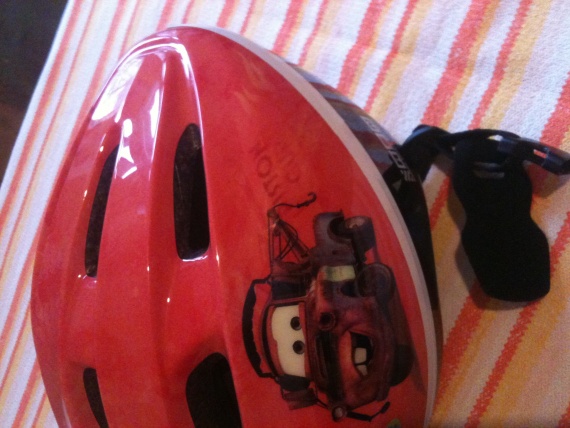 Покупка велосипедного шлема ребенку Англия