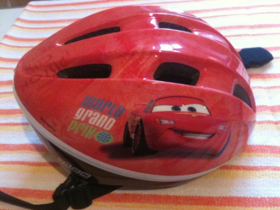 Покупка велосипедного шлема ребенку аксессуары для спорта