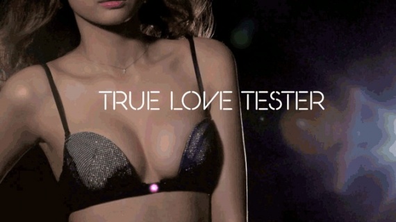 True Love Tester: Япония представила бюстгальтер, расстегивающийся от любви Япония