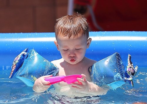 Детские плавательные средства: веселое лето на море надувной круг на шею