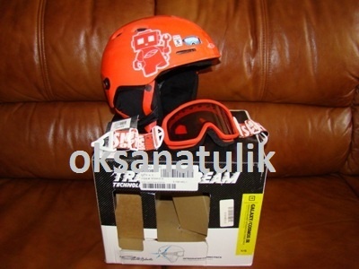 Яркая защита головы в шлеме Smith Optics лыжи
