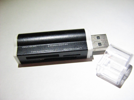 Обзор картридера c надписью All in one картридер