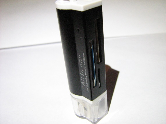 Обзор картридера c надписью All in one картридер