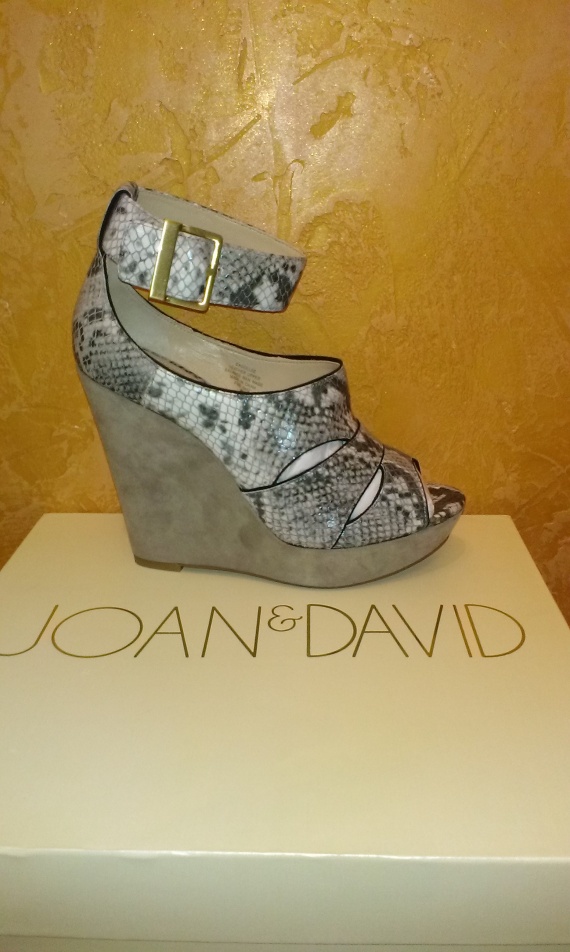 И снова Joan & David Dollee. Интересные босоножки, комфортно ножкам Joan & David