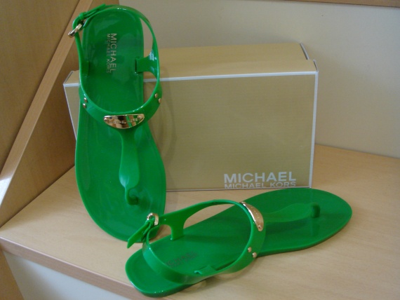 Яркое лето  в Jelly Sandals от Michael Kors MICHAEL Michael Kors