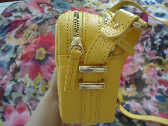 Яркая сумочка Cross-Body - незаменимая деталь летнего гардероба. незаменимая деталь летнего гардероба